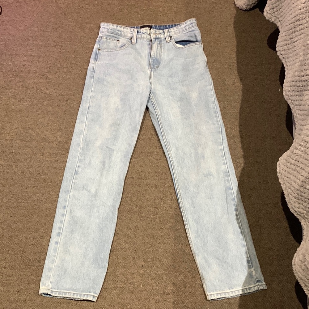 Selling light blue jeans, size 28